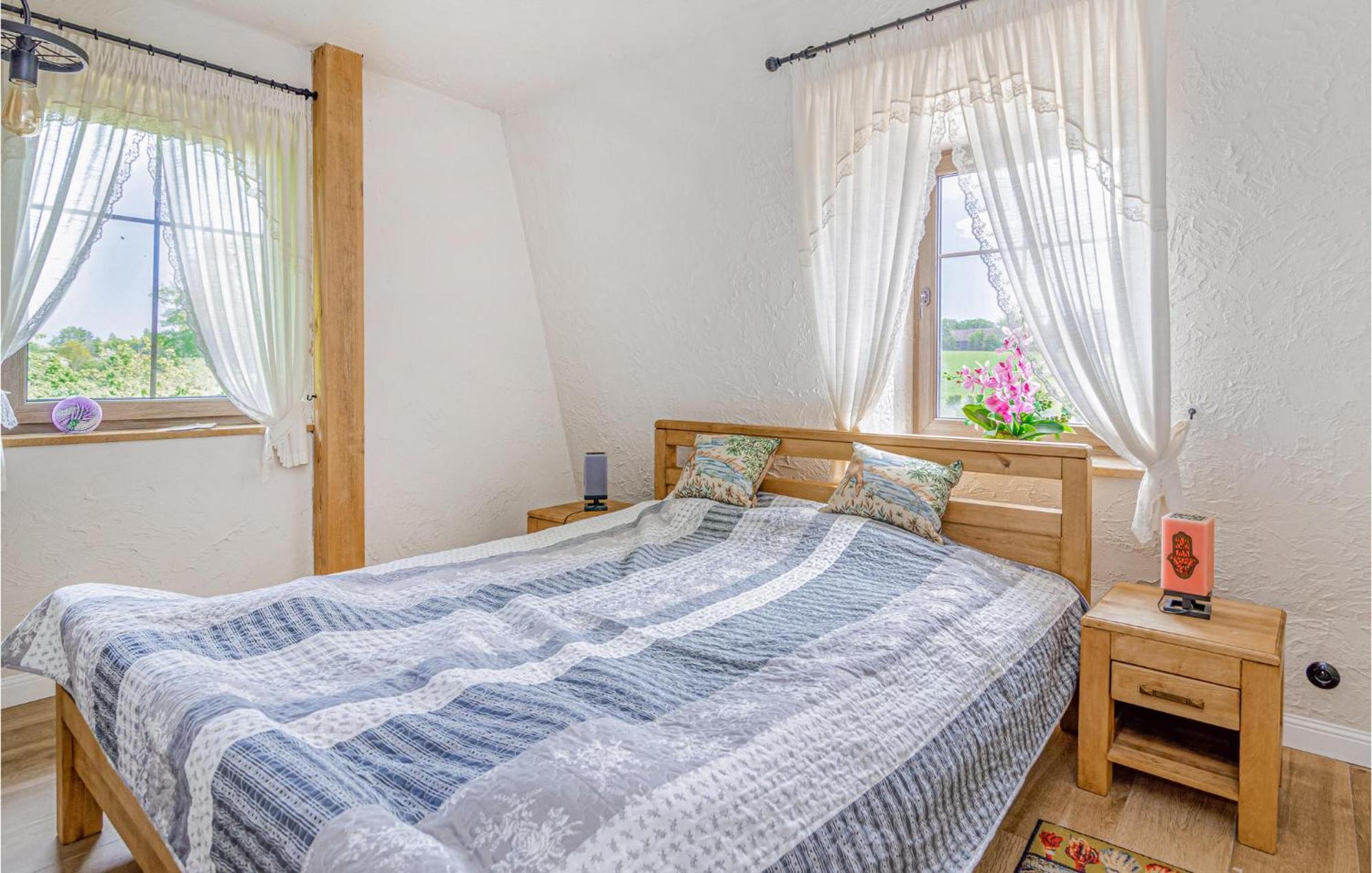 Amazing Home In Gniewino With Kitchen Zewnętrze zdjęcie