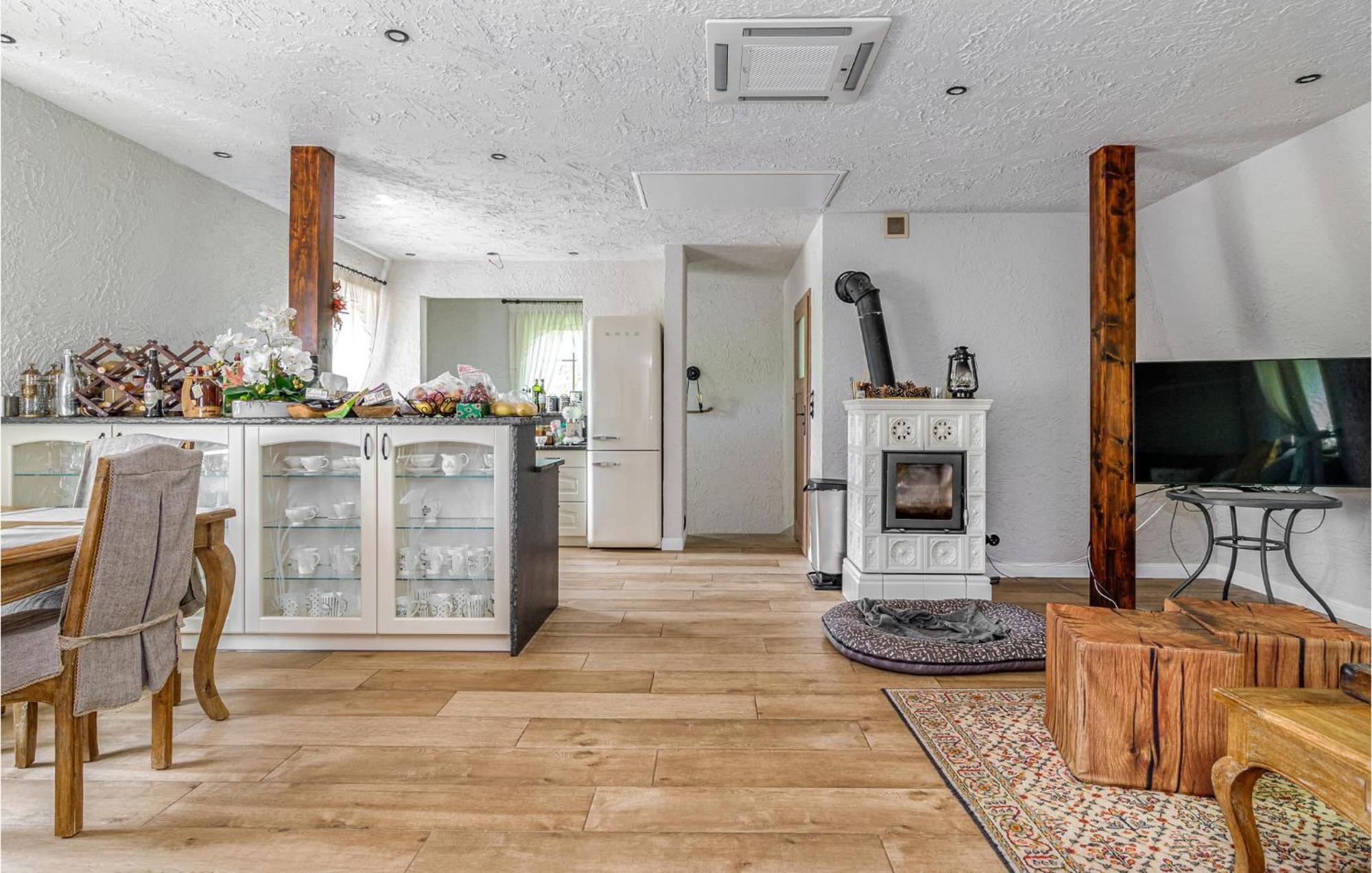 Amazing Home In Gniewino With Kitchen Zewnętrze zdjęcie